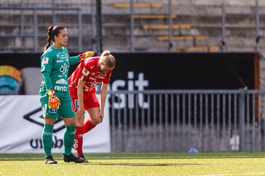 Örebros Emma Östlund och målvakt Mimmi Paulsson-Febo