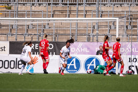 Eskilstunas Loretta Kullashi jublar