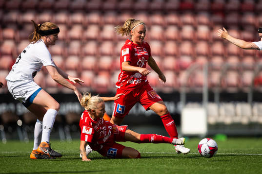Eskilstunas Vaila Barsley och Örebros Nathalie Hoff