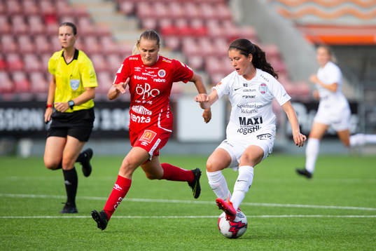 Örebros Elin Pikkujämsä och Eskilstunas Loretta Kullashi