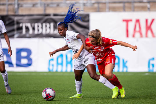 Eskilstunas Sonia Okobi och Örebros Heidi Kollanen