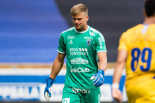 Sirius målvakt Lukas Jonsson deppar