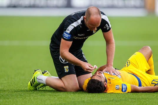 IFK Göteborgs Hosam Aiesh får vård