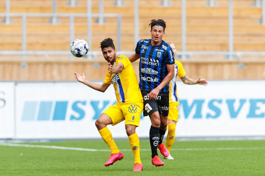 IFK Göteborgs Hosam Aiesh och Sirius Stefano Vecchia