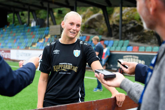 Göteborgs Stina Blackstenius blir intervjuad