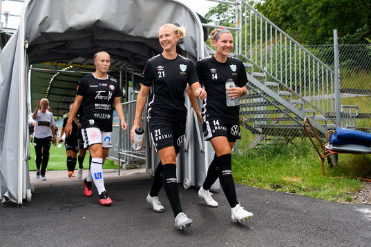 Göteborgs Rebecka Blomqvist och Natalia Kuikka innan
