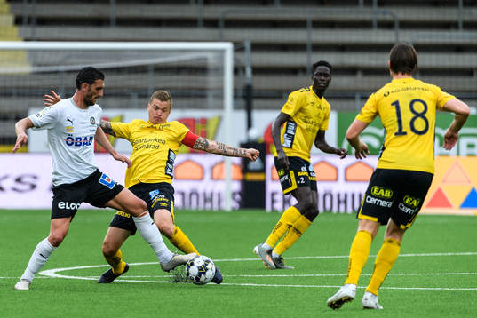Elfsborgs Samuel Holmén mot Örebros Agon Mehmeti