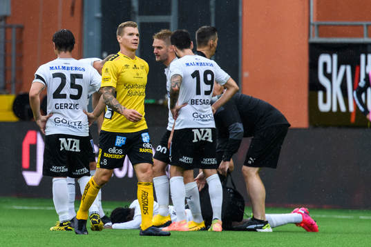 Elfsborgs Samuel Holmén lämnar planen
