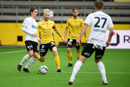 Elfsborgs Johan Larsson och Örebros Robin Book