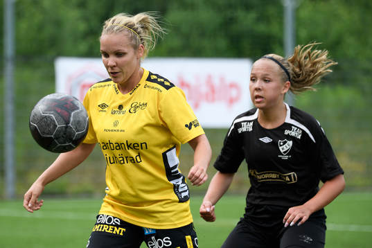 Elfsborgs Linda Westberg Carlsson och Kronängs Moa Petersmo