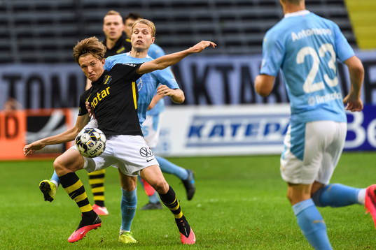 s Tom Strannegård och Malmö FFs Oscar Lewicki