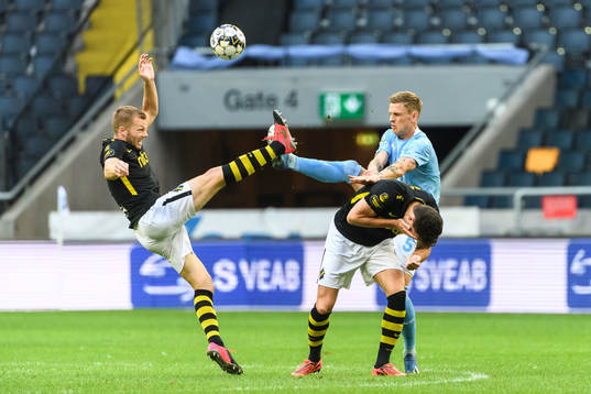 s Sebastian Larsson och Daniel Granli mot Malmö FFs Sören