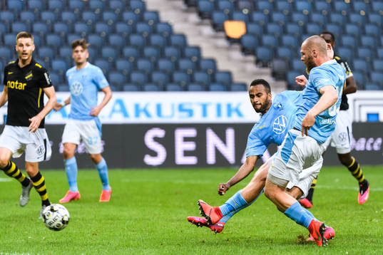 Malmö FFs Isaac Kiese Thelin och Jo Inge Berget gör 2-1