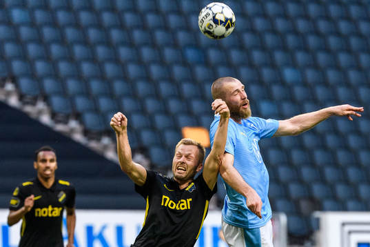 s Sebastian Larsson och Malmö FFs Jo Inge Berget