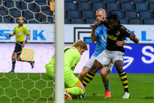 s målvakt Jacob Haugaard och Ebenezer Ofori