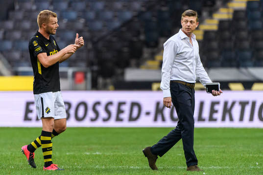 s Sebastian Larsson och Malmö FFs tränare Jon Dahl