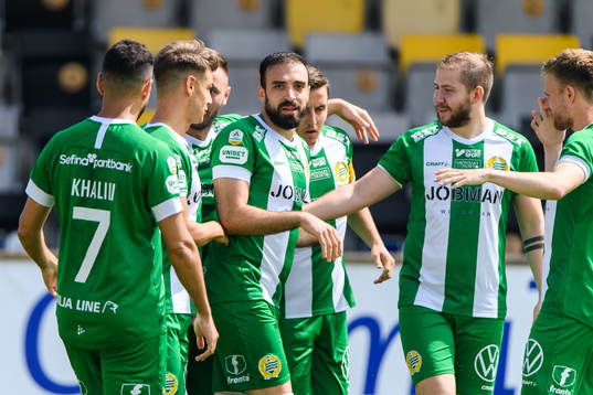 Hammarbys Muamer Tankovic jublar med Abdul Khalili Darijan