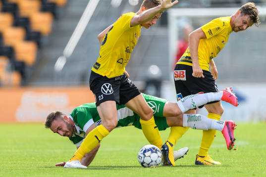 Hammarbys Muamer Tankovic och Mjällbys Jesper Löfgren