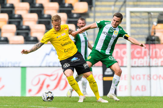 Mjällbys David Löfquist och Hammarbys Jeppe Andersen