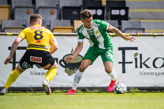 Hammarbys Alexander Kacaniklic  och Mjällbys Viktor