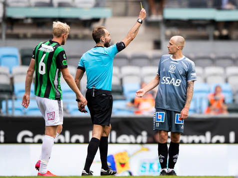 Domare Andreas Johansson varnar Brages Anton Lundin
