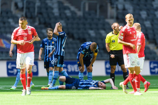 Djurgårdens Kalle Holmberg har ont