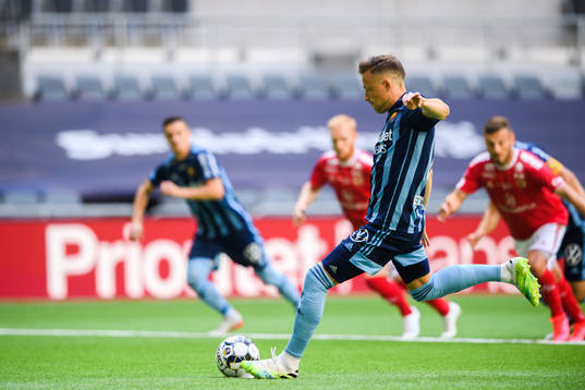 Djurgårdens Fredrik Ulvestad gör 1-0 på straff