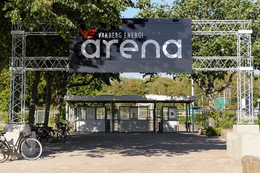 Entren till Varberg Energi Arena före fotbollsmatchen i