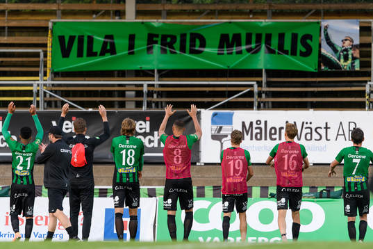 Varbergs spelare tar farväl av bortgången supporter