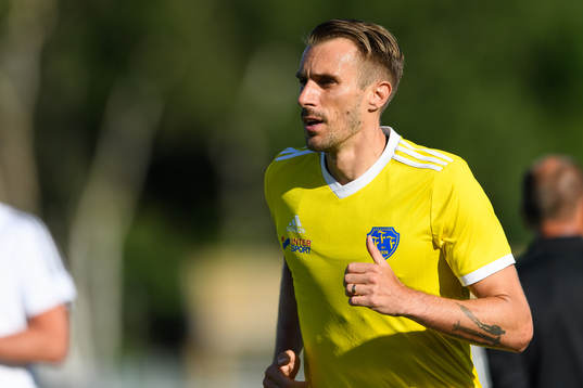 Falkenbergs Tobias Karlsson före fotbollsmatchen i