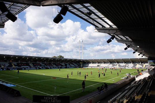 Bravida Arena interiört innan fotbollsmatchen i