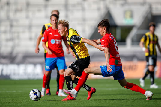 Häckens Adam Andersson och Helsingborgs Armin Gigovic