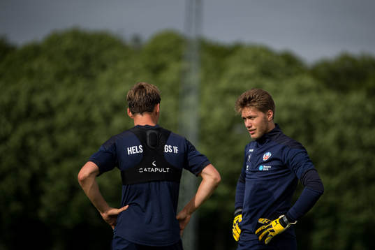 Filip Sjöberg och målvakt Kalle Joelsson