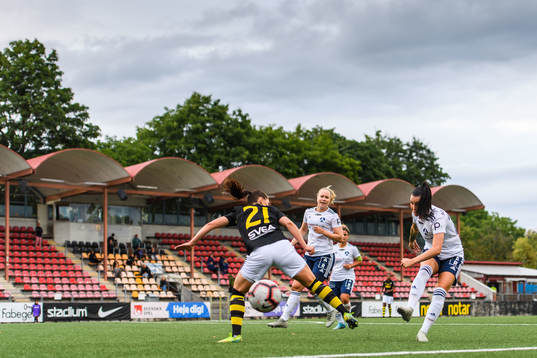 s Linda Hallin och Älvsjös Jennifer Söderström