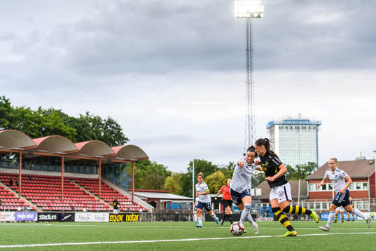 s Linda Hallin och Älvsjös Jennifer Söderström