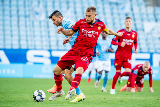 Djurgårdens Jesper Karlström mot Malmö FFs Behrang Safari