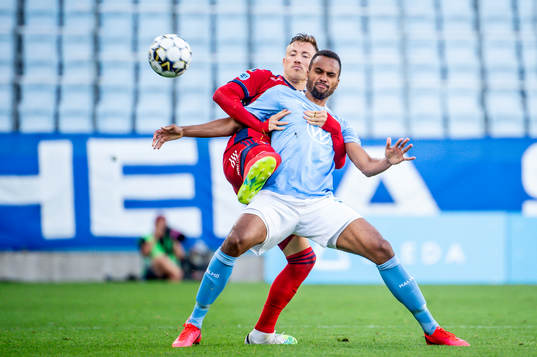 Malmö FFs Isaac Kiese Thelin mot Djurgårdens Curtis