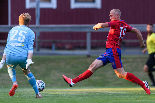 Tvååkers Jakob Adolfsson gör 2-1