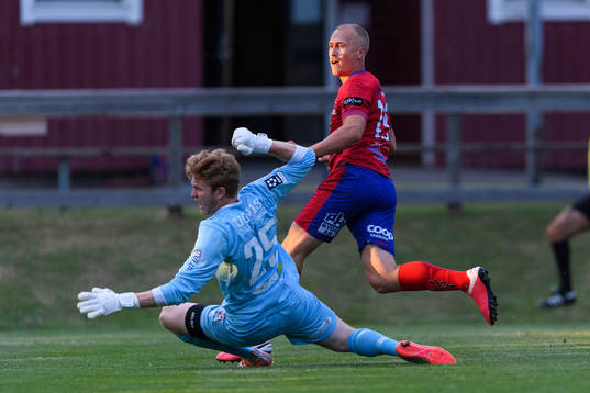 Tvååkers Jakob Adolfsson gör 2-1