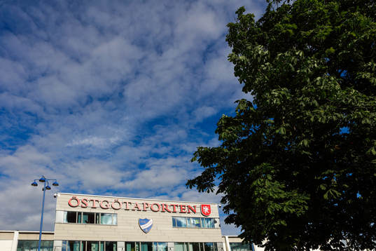 Östgötaporten innan fotbollsmatchen i Allsvenskan mellan