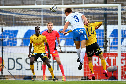 IFK Norrköpings Rasmus Stensbæk Lauritsen nickar in mål