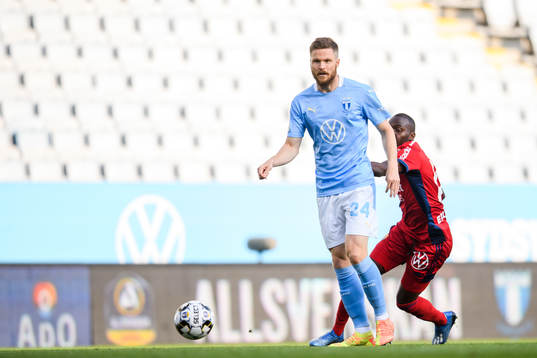 Malmö FFs Lasse Nielsen och Djurgårdens Edward Chilufya
