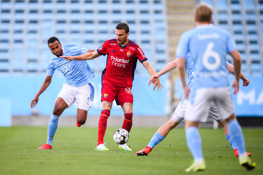 Malmö FFs Isaac Kiese Thelin och Djurgårdens Erik Berg