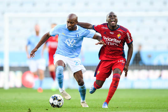 Malmö FFs Fouad Bachirou och Djurgårdens Edward Chilufya