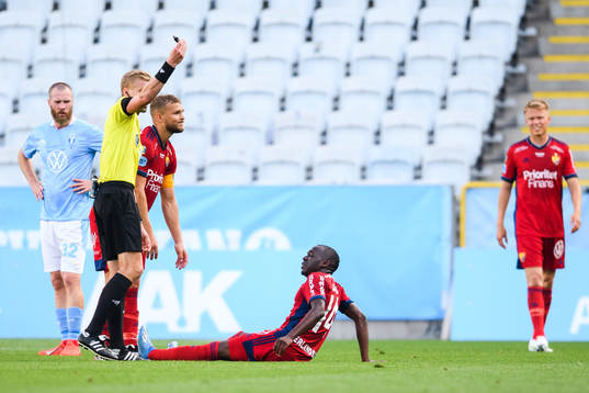 Djurgårdens Edward Chilufya har ont