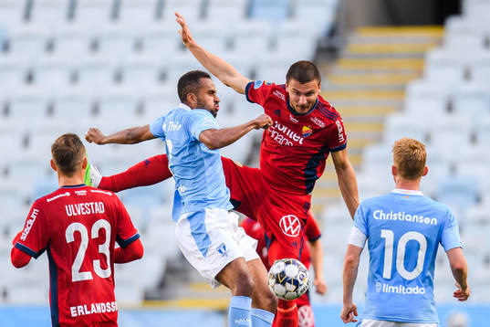 Malmö FFs Isaac Kiese Thelin och Djurgårdens Erik Berg