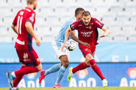 Djurgårdens Erik Berg och Malmö FFs Isaac Kiese Thelin