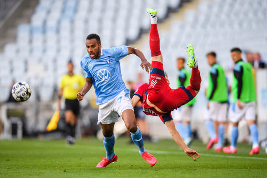 Malmö FFs Isaac Kiese Thelin och Djurgårdens Jacob Une