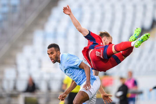 Malmö FFs Isaac Kiese Thelin och Djurgårdens Jacob Une