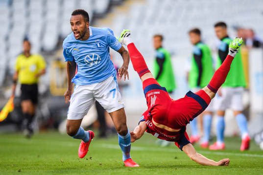 Malmö FFs Isaac Kiese Thelin och Djurgårdens Jacob Une